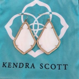 Like new Kendra Scott mother of pearl earrings